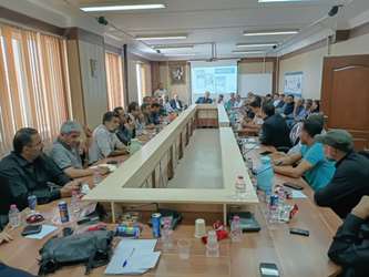 مدیرعامل شرکت شهرک های صنعتی استان مرکزی در نشست با صنعتگران، مسائل شهرک صنعتی خیرآباد را بررسی کرد